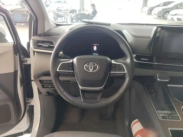 Toyota Toyota Sienna 2023 2.5L Hybrid Luxury Edition — Фото автомобиля 10
