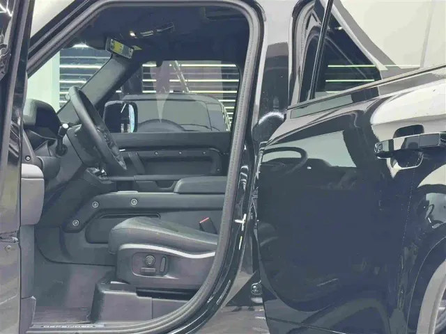 Land Rover Defender — Фото автомобиля 8