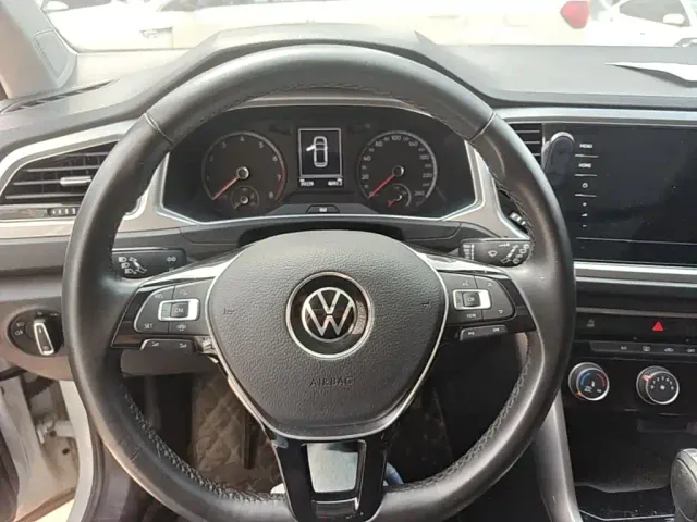 Volkswagen T-Roc — Фото автомобиля 10