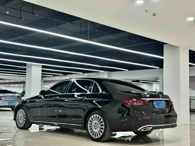 Mercedes-Benz E-Class — Фото автомобиля 4