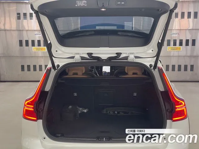 Volvo V60 — Фото автомобиля 19