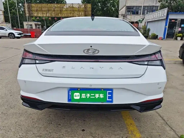 Hyundai Elantra — Фото автомобиля 5