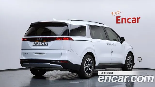 Kia Carnival Generation 4 — Фото автомобиля 2