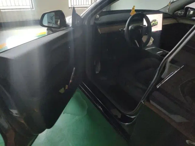 Tesla Model Y — Фото автомобиля 12