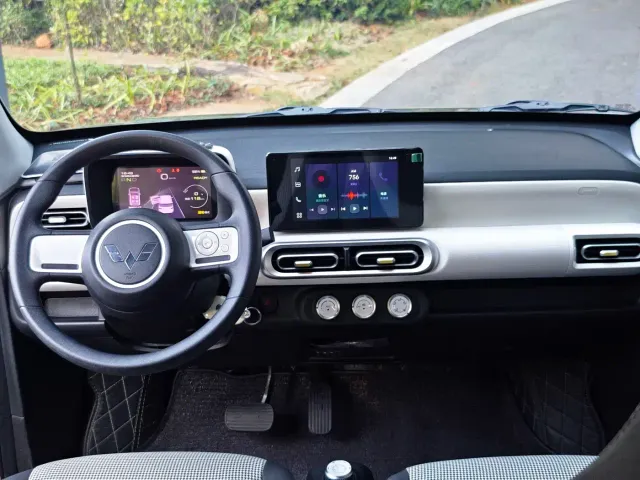 Wuling Hongguang Mini EV — Фото автомобиля 11