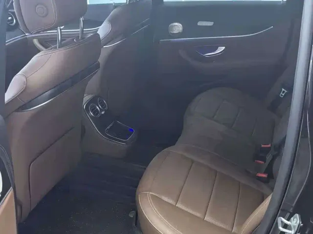 Mercedes-Benz E-Class — Фото автомобиля 7