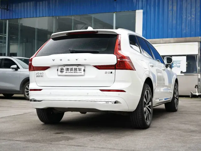 Volvo XC60 — Фото автомобиля 7
