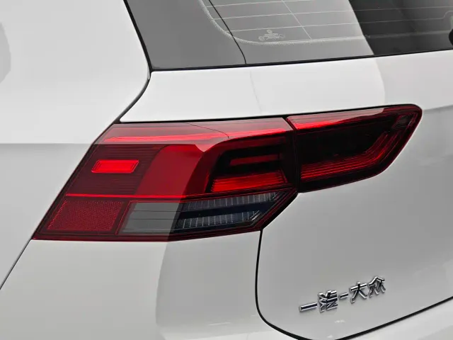 Volkswagen Golf — Фото автомобиля 16