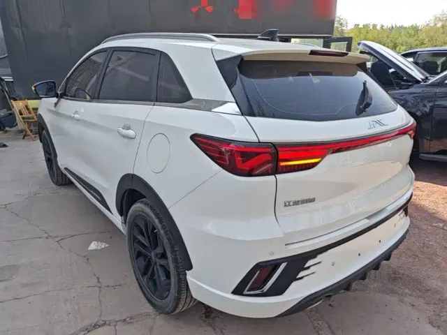 JAC Motors JAC QX PHEV — Фото автомобиля 4