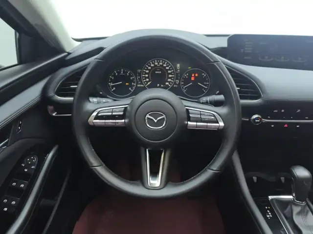Mazda Axela — Фото автомобиля 15
