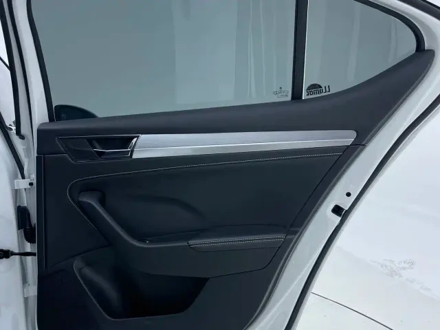 Skoda Superb — Фото автомобиля 24