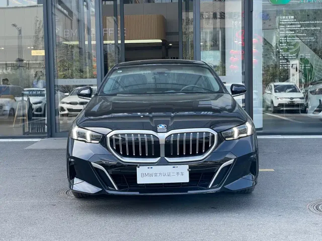 BMW 5 Series — Фото автомобиля 2