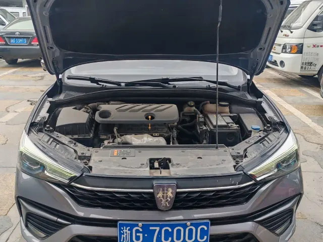 Roewe Roewe i5 2021 1.5L CVT Diamond Edition — Фото автомобиля 15