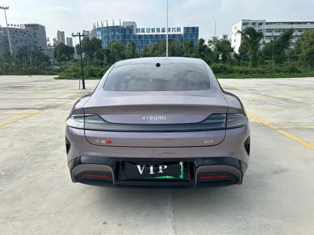Xiaomi SU7 — Фото автомобиля 11