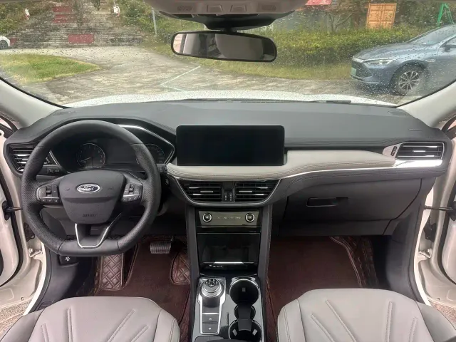 Ford Escape — Фото автомобиля 6