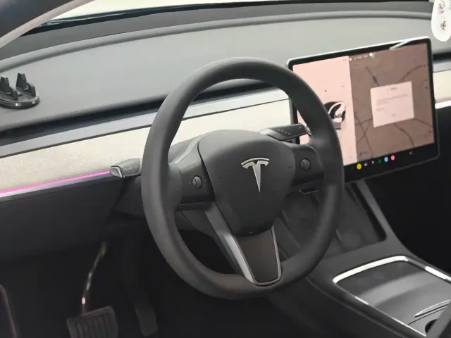 Tesla Model Y — Фото автомобиля 17