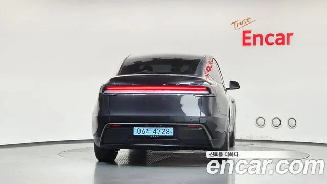 Tesla Model Y — Фото автомобиля 4