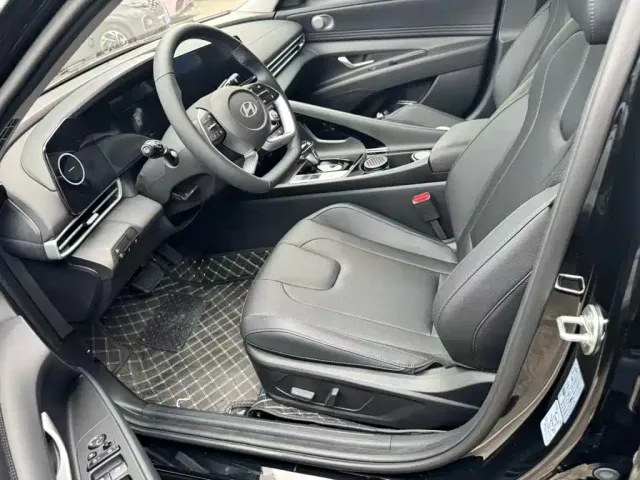 Hyundai Elantra — Фото автомобиля 3