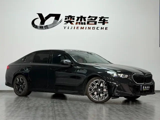BMW 5 Series — Фото автомобиля 3