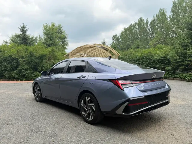 Hyundai Elantra — Фото автомобиля 8