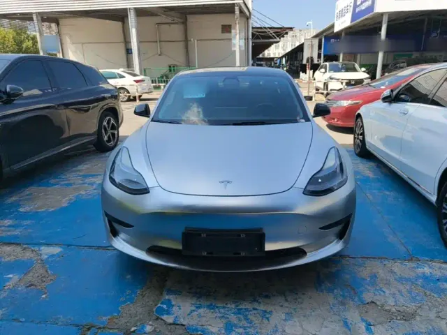 Tesla Model 3 — Фото автомобиля 2