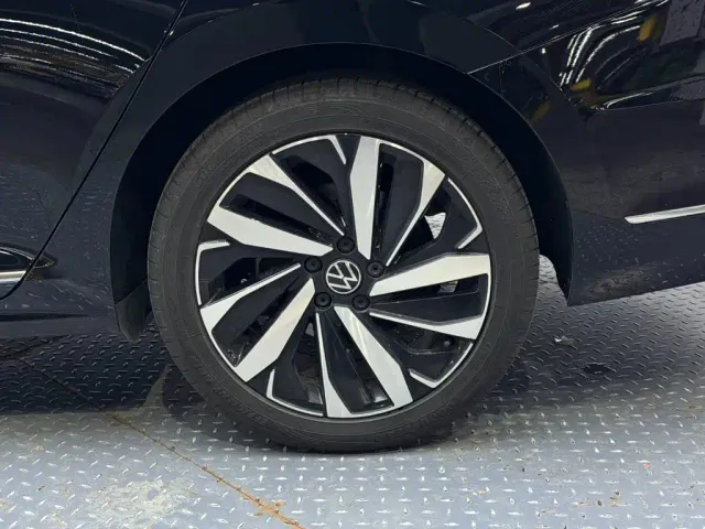 Volkswagen Passat — Фото автомобиля 9