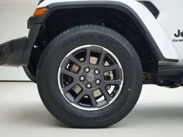 Jeep Gladiator 2022 3.6L Pioneer Edition — Фото автомобиля 14