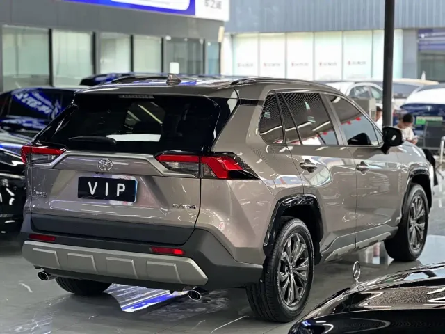 Toyota RAV4 — Фото автомобиля 6