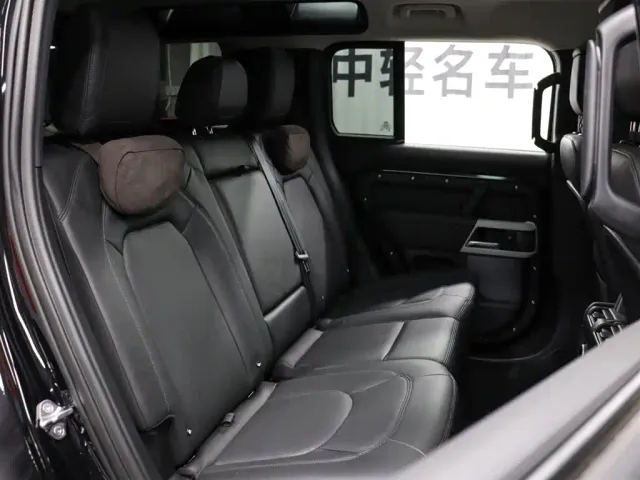 Land Rover Defender — Фото автомобиля 21