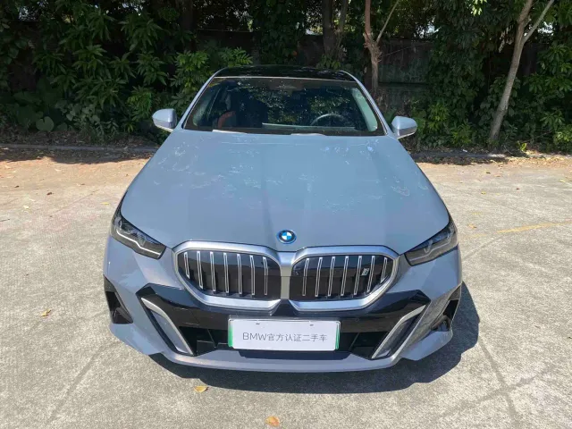 BMW i5 — Фото автомобиля 2