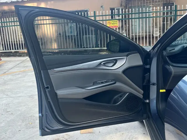 BYD Seal 2024 Glory Edition DM-i 1.5L 121km Luxury — Фото автомобиля 4