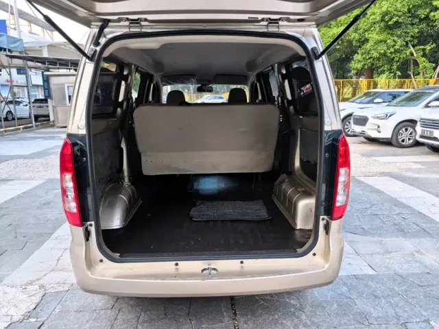 Wuling Hongguang V — Фото автомобиля 13