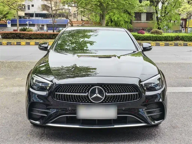 Mercedes-Benz E-Class — Фото автомобиля 2