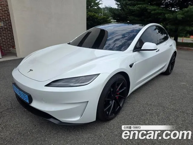 Tesla Model 3 — Фото автомобиля 3