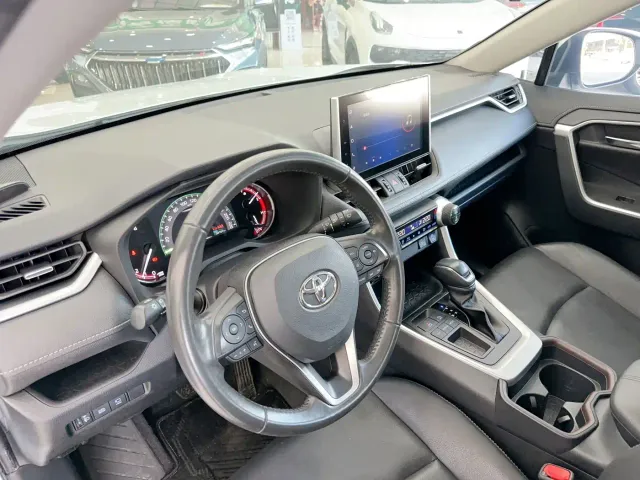 Toyota RAV4 — Фото автомобиля 9