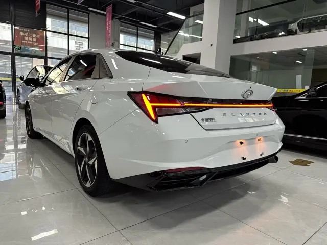 Hyundai Elantra — Фото автомобиля 10