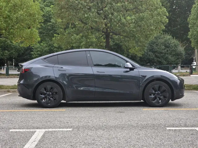 Tesla Model Y — Фото автомобиля 4