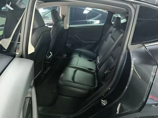 Tesla Model Y — Фото автомобиля 16