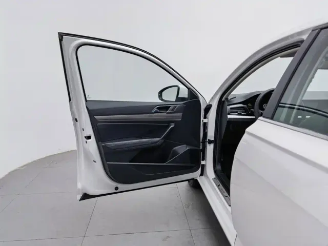 Volkswagen Lavida — Фото автомобиля 8