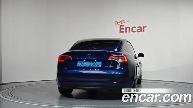 Tesla Model 3 — Фото автомобиля 4