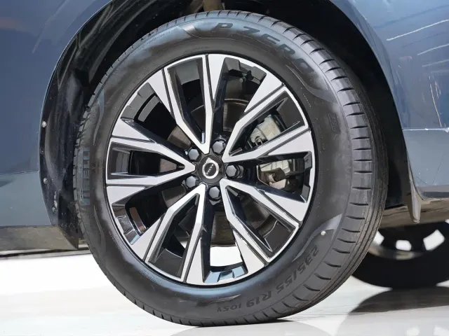 Volvo XC60 — Фото автомобиля 9