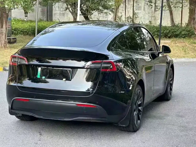 Tesla Model Y — Фото автомобиля 7