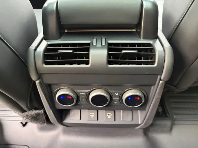Land Rover Defender — Фото автомобиля 15