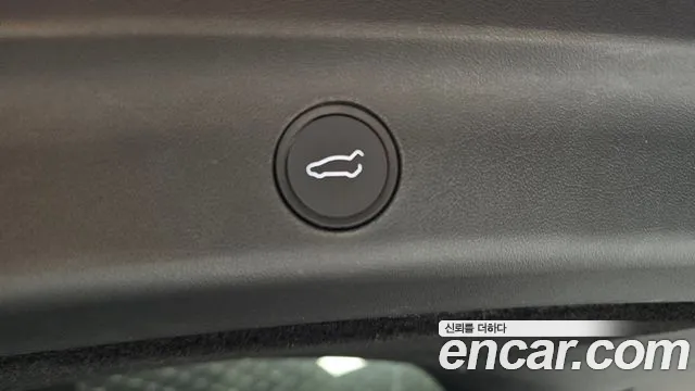 Tesla Model Y — Фото автомобиля 22