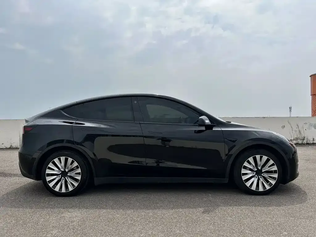 Tesla Model Y 2022 Rear-Wheel Drive Version — Фото автомобиля 5