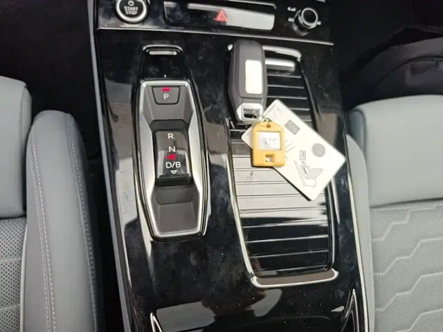 Audi Q6L e-tron — Фото автомобиля 13