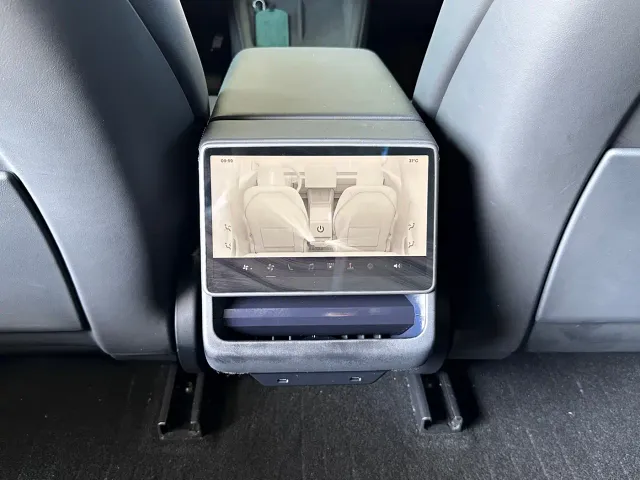 Tesla Model 3 — Фото автомобиля 17