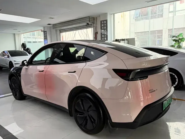 Tesla Model Y — Фото автомобиля 10