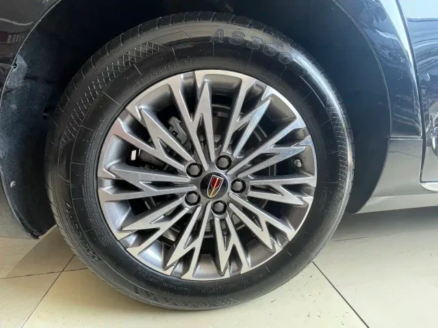 Hongqi H5 — Фото автомобиля 19