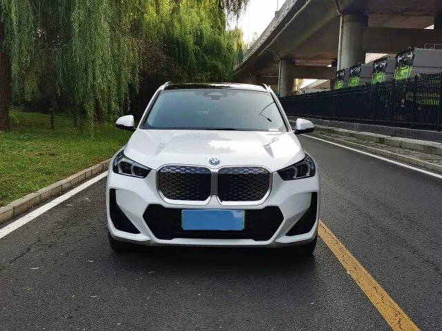 BMW iX1 — Фото автомобиля 4